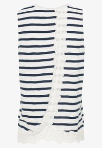 Canotta a righe in cotone blu navy e bianco con un accento in pizzo che corre lungo la schiena, con scollatura rotonda e design senza maniche.