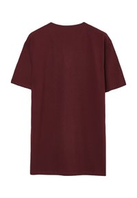 T-shirt in cotone bordeaux con scollo rotondo, maniche corte e vestibilità rilassata, dotata di una superficie liscia e senza motivi o dettagli visibili.
