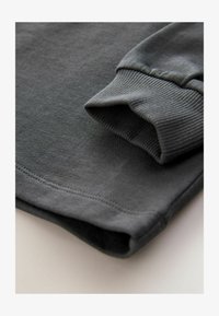 No seleccionado, charcoal grey