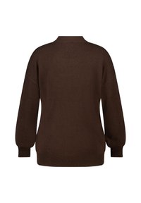 Bruine gebreide trui met een hoge hals, afhangende schouders en lange mouwen. Heeft een geribde zoom en manchetten, met een zachte textuur.