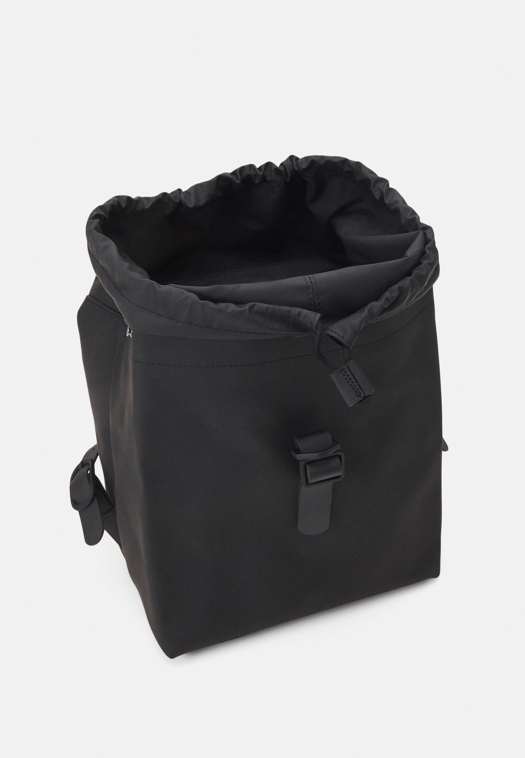 OSTKAKA | SIMPLE BUCKET BACKPACK NYLON BLACK [正規品/関税込] Black Bucket Backpack - Rains – Assembly New York