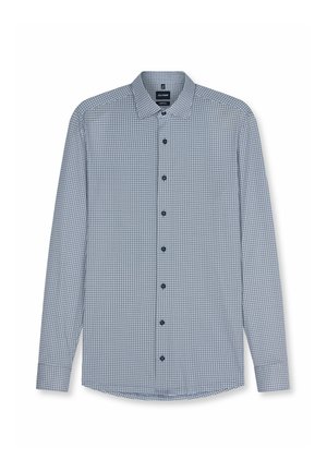 Camicia da uomo a maniche lunghe con bottoni, con piccolo motivo a quadretti blu e bianco e colletto, stesa piatta su sfondo bianco.