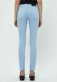 Desires LOLA GARMENT DYE - Kavbojke slim fit - serenity blue
