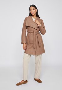 VILA Trench - brown lentil
