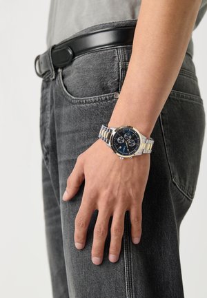 - Zegarek chronograficzny