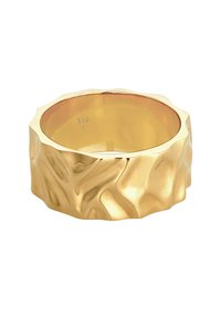 Guldtonet ring med et tekstureret, bølget design. Lavet af 925 sølv, med en glat inderside. Målene er moderat brede.
