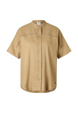 Beige overhemd met korte mouwen, knoopsluiting en een mandarijnkraag, voorzien van horizontale decoratieve uitsnijdingen over de borst en mouwen.