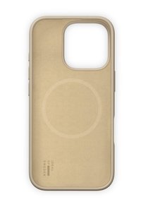 Husa de telefon în bej, cu o textură mată, netedă, formă rectangulară și decupaj pentru cameră. Prezintă un element de design circular și textul mărcii.