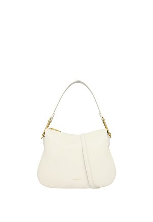 Borsa in pelle bianca con forma curva, dettagli in metallo dorato e un manico singolo con tracolla regolabile. Design semplice e texturizzato.