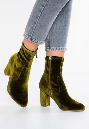 Classic ankle boots - green