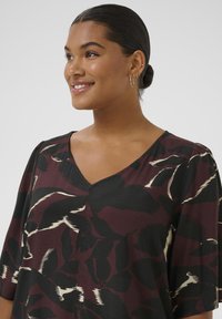 Kaffe Curve Freizeitkleid - windsor wine/black flower