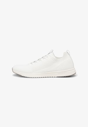 Lavprofils hvid strikket sneaker med snørre foran, trækflapper på tunge og hæl, tekstureret sål og diskret mærkning på sålkanten.