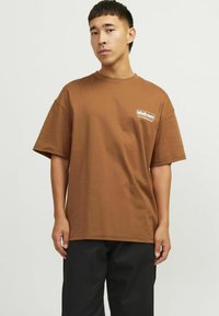 Jack & Jones JORURBAN EDGE GRAPHIC TEE SS CN SN - Marškinėliai su spaudiniu - mocha bisque