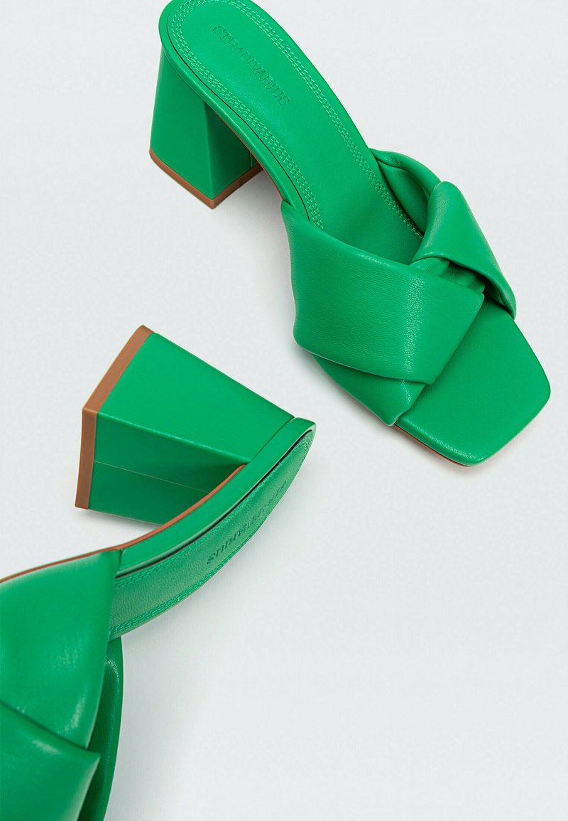 Damen Flache Pantoletten | Stradivarius ABSATZ MIT NOTEN Pantolette hoch green/grün - QH02101 Damen Flache Pantoletten | Stradivarius ABSATZ MIT NOTEN Pantolette hoch green/grün - QH02101