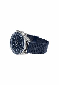 Navyblaue Chronograph-Uhr mit Edelstahlgehäuse, Mesh-Armband, runder Zifferblatt und weißen Stundenmarkierungen. Silberne Akzente auf dem Zifferblatt.