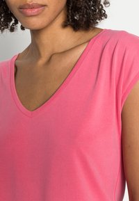 Pieces PCKAMALA - T-shirt básica - fruit dove