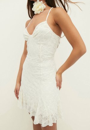 Stradivarius Vestido de cóctel - white