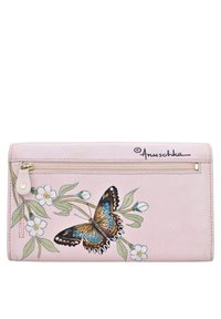 Roze leren portemonnee met een handgeschilderd vlinderontwerp, versierd met ingewikkelde details in blauw, oranje en zwart, omringd door bloemaccenten.