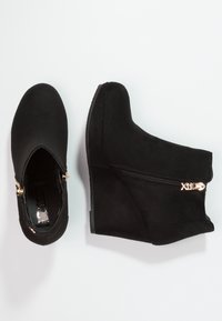 XTI Ankle boot