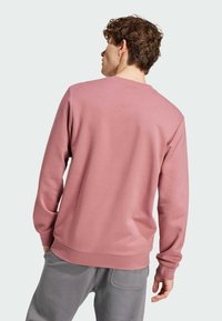 adidas Sportswear M FEELCOZY - Mikina - preloved crimson