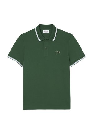 Polo shirt verde scuro in cotone traspirante, con bordi bianchi sul colletto e sulle maniche, dotato di un piccolo logo ricamato sul petto.
