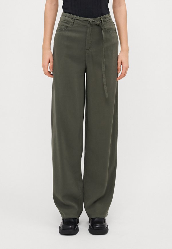 ONLBLEECKER ARIS LIFE - Trousers - kambaba