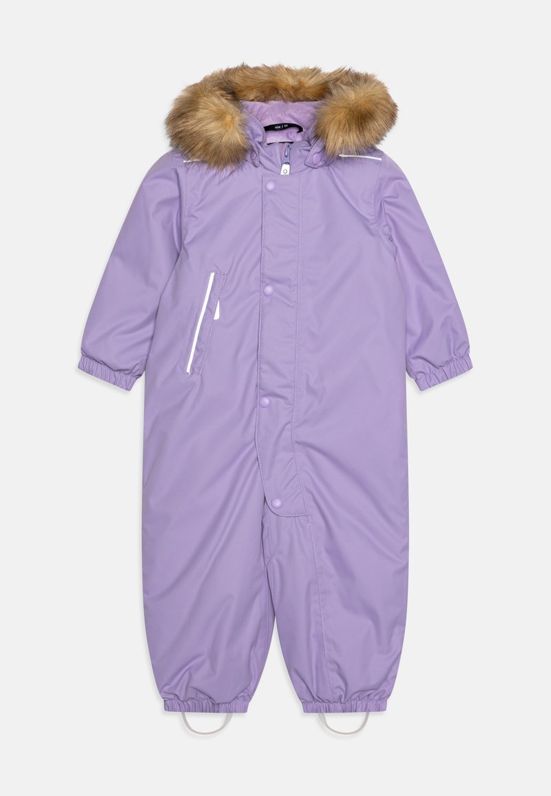 Lila zip-up viengabala uzvalks ar kažokādu oderētu kapuci, elastīgiem aprocēm un divām sānu kabatām ar baltām akcentiem. Gluds, ūdensnecaurlaidīgs materiāls.