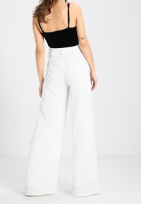 Missguided Petite Tygbyxor - white
