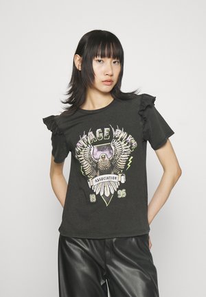 Svart bomull T-skjorte med volanger på ermene, med et grafisk motiv av en ørn og tekst. Designet inkluderer grønn lyn og tekst i vintage-stil.