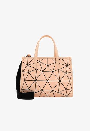 Sac à main de couleur pêche avec un motif géométrique noir, comportant deux poignées supérieures et une bandoulière noire amovible. Fini texturé.