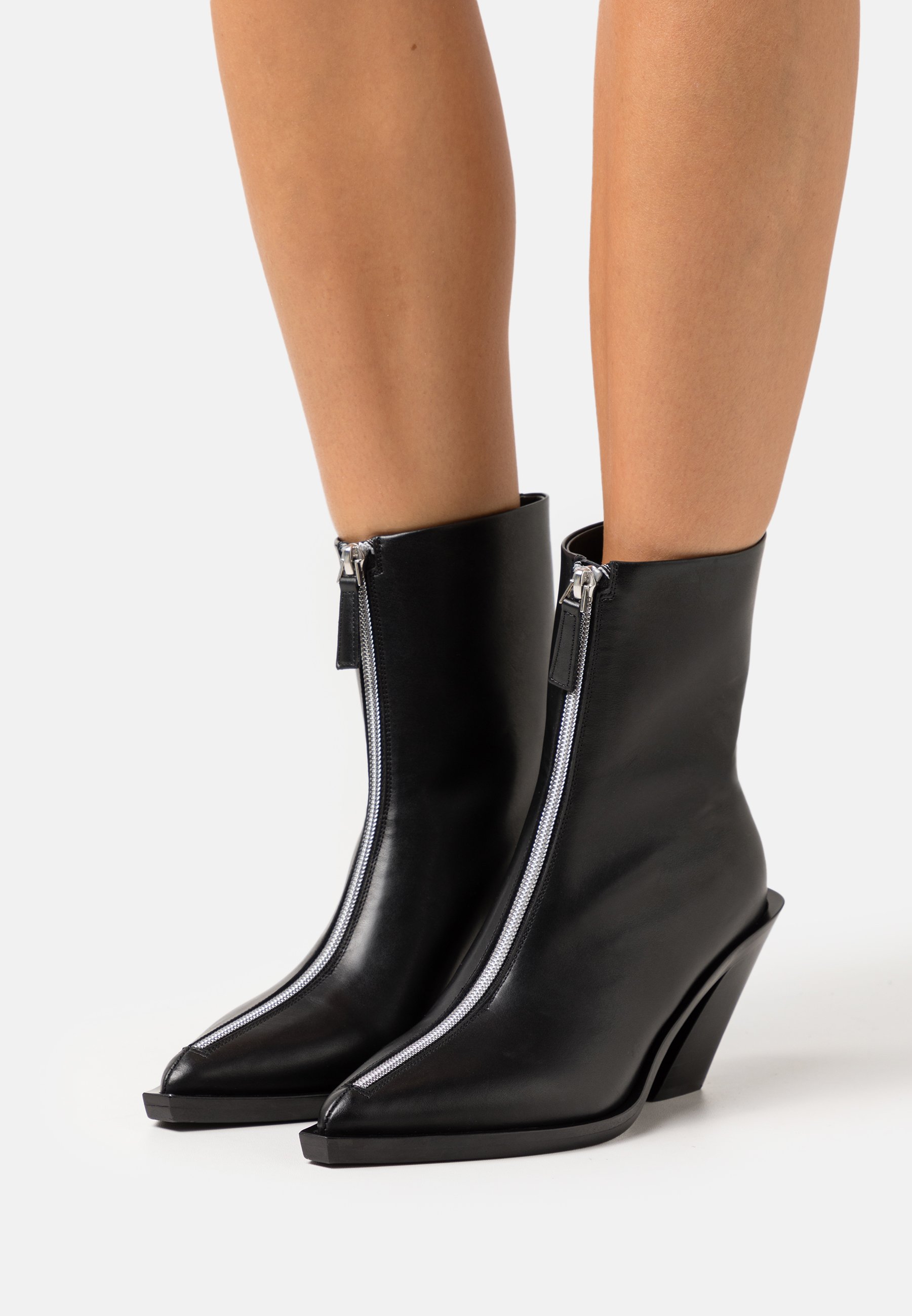 靴 Elleme Zipped pointed heal boots Elleme Zipped pointed heal boots