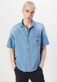 Tommy Jeans CREST OVERSHIRT - Shirt - denim light