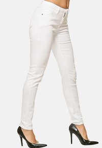 Elara STRETCH - Vaqueros pitillo - weiß