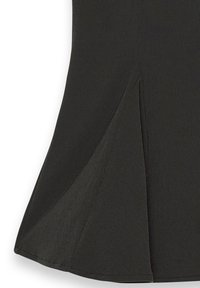 Top nero con spacco laterale, realizzato in un tessuto liscio e morbido. Il design è strutturato e sagomato per un look aderente.