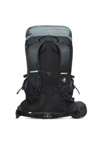 Zwarte wandelrugzak met een gevoerd rugpaneel, verstelbare schouderbanden en een bovenste ritsluiting. Bevat opbergzakken en gaasaccenten.