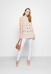 ONLY ONLBLUSH  - Calças de ganga de corte skinny - white