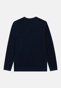 Suéter de punto azul marino con mangas largas, cuello acanalado y aberturas laterales. Textura suave y diseño minimalista. Sin logotipos ni patrones visibles.