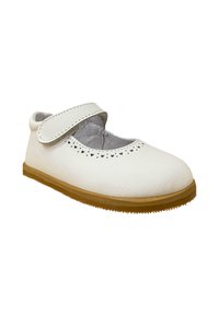 Zapato Mary Jane de cuero blanco con punta redonda, detalles perforados en la parte frontal y correa de gancho y bucle. Suela de goma marrón.