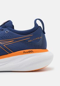 ASICS NIMBUS 25 - Chaussures de running sur route - deep ocean/bright orange