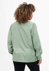Zizzi MIT RUFFLES - Košilová halenka  - green bay