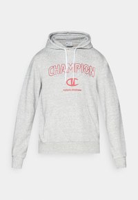 Γκρι φούτερ με κουκούλα, μπροστινή τσέπη τύπου καγκουρό, κορδόνι στην κουκούλα και κόκκινο λογότυπο "CHAMPION". Κατασκευασμένο από μαλακό ύφασμα, με ριμπ μανσέτες και τελείωμα.