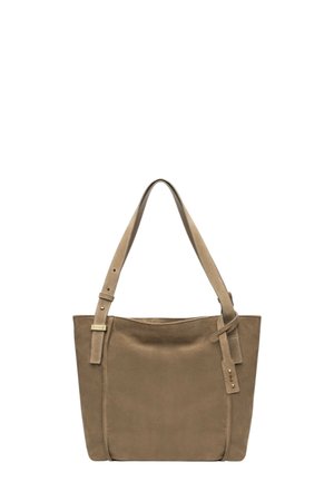 Borsa tote in suede marrone con tracolla lunga e regolabile e apertura superiore. Caratterizzata da una texture liscia e un design minimalista senza componenti visibili.