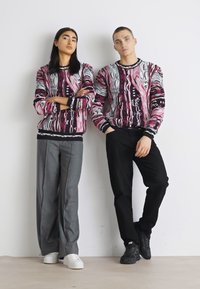 Carlo Colucci RUNDHALS UNISEX - Strickpullover - fuchsia