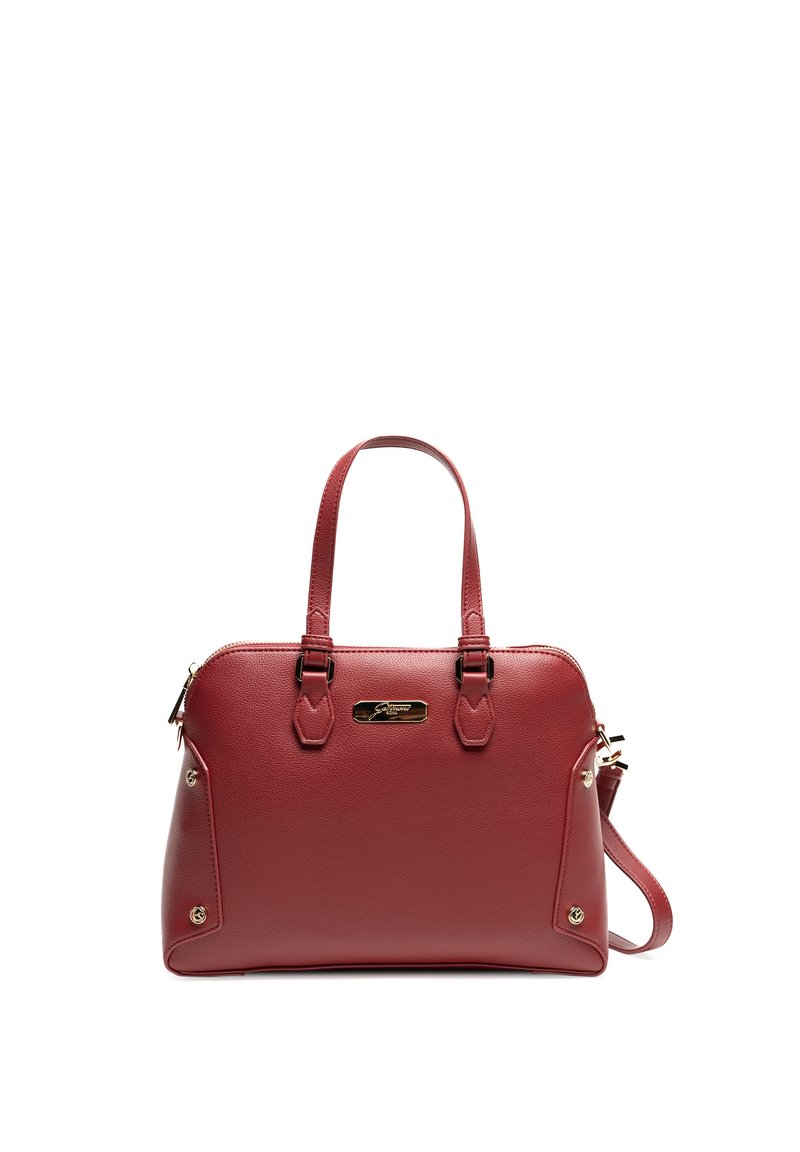 Sac en cuir rouge avec poignées doubles, fermeture zip, quincaillerie en ton doré et accents décoratifs sur les côtés. Texture lisse, design structuré.