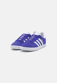 adidas Originals GAZELLE UNISEX - Sneakers - energy ink/cloud white/gold metallic