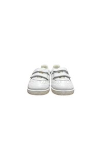 Sneakers bianchi in pelle con una texture liscia, dotate di doppie cinghie in Velcro, dettagli perforati e suola in gomma.