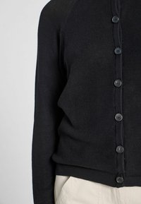 Unausgewählt, black