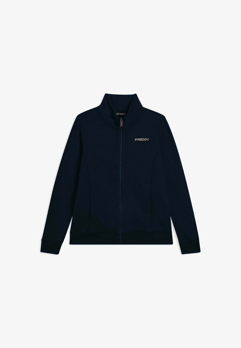 Giacca zip-up navy con colletto alto, realizzata in tessuto morbido. Presenta un logo dorato sul petto e polsini elasticizzati. Inclusi due taschini laterali.