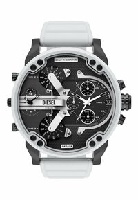 Orologio Diesel con quadrante nero dotato di più sotto-quadranti, dettagli metallici, robusto cinturino in silicone bianco e cassa nera audace con texture unica.