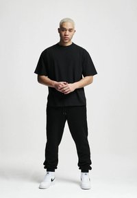 2Y Studios OVERSIZE  - Jednoduché tričko - black